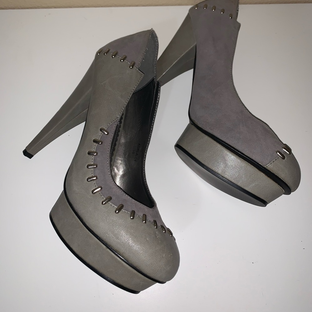 Grey Pumps